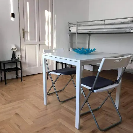 Csillaghegy Hostel
